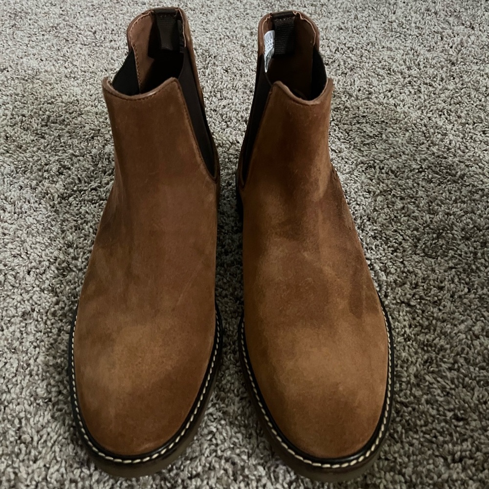 tan suede Clark’s chelsea boots